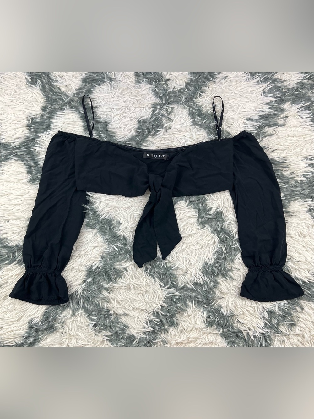 White Fox Women’s Black Front Tie Long Sleeve Crop Top Size Small Bell Sleeve